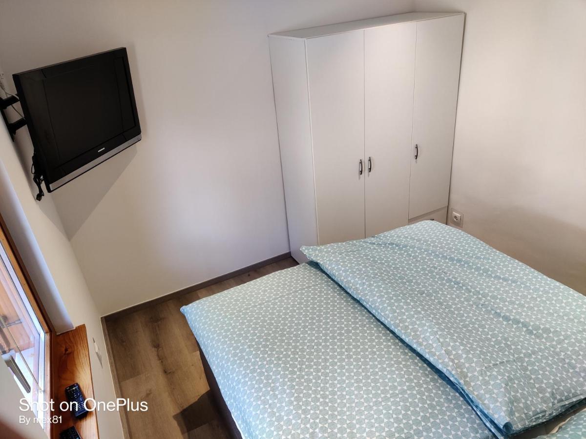 Ferienwohnung Grete, An Der Weinstrasse Ehrenhausen Exterior foto